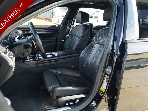Used 2019 BMW M760i xDrive w/ Luxury Rear Seating Package AWD/4WD image 7