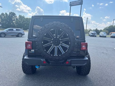 Used 2022 Jeep Wrangler Unlimited Sahara AWD/4WD image 6