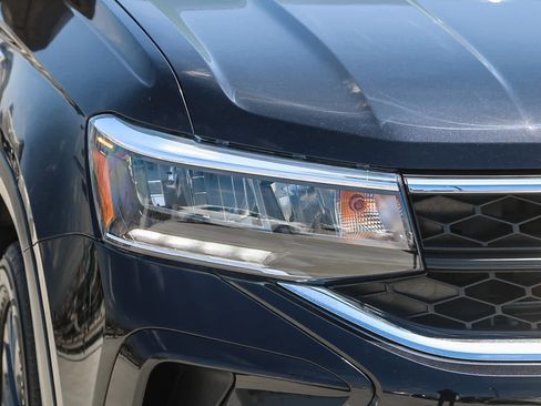 Used 2022 Volkswagen Taos S image 4