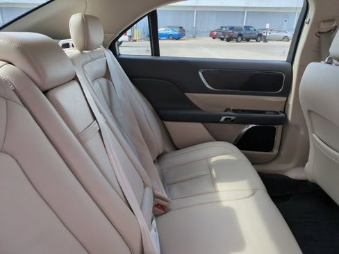 Used 2017 Lincoln Continental Select FWD image 20