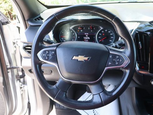 Used 2022 Chevrolet Traverse LT image 22