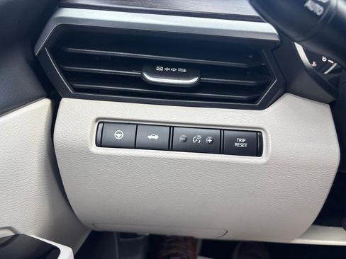 Used 2023 Nissan Altima 2.5 SV w/ SV Premium Package image 14