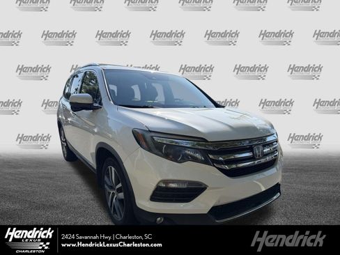 Used 2017 Honda Pilot Touring image 1