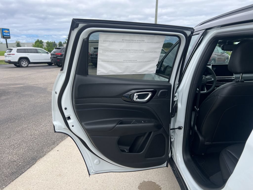New 2025 Jeep Compass Limited w/ Sun & Sound Group AWD/4WD image 12