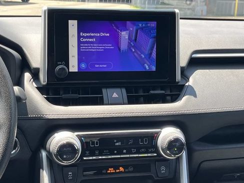 Used 2025 Toyota RAV4 XLE FWD image 18