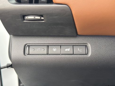 New 2026 Nissan Pathfinder Platinum image 23