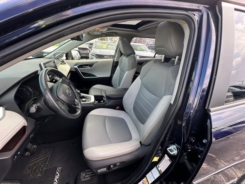 Used 2019 Toyota RAV4 Limited image 29