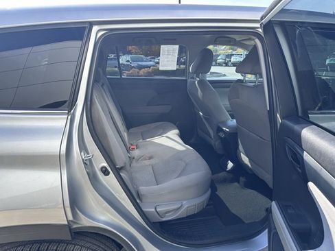Used 2022 Toyota Highlander LE image 12