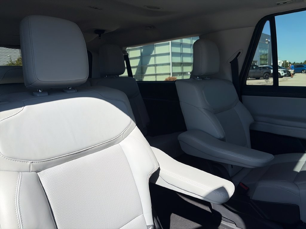 Used 2025 Ford Expedition Max Platinum w/ Driver's Package AWD/4WD image 37