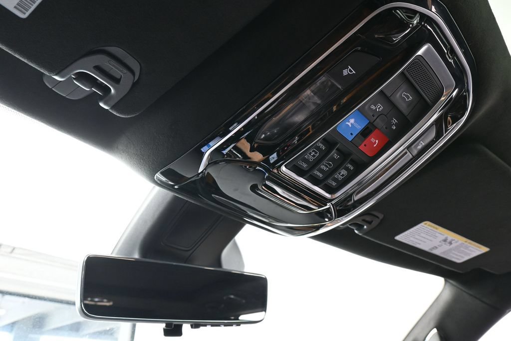 Used 2022 Jeep Grand Wagoneer Series III AWD/4WD image 31