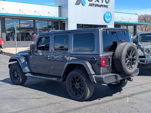 Used 2021 Jeep Wrangler Unlimited Sahara AWD/4WD image 7