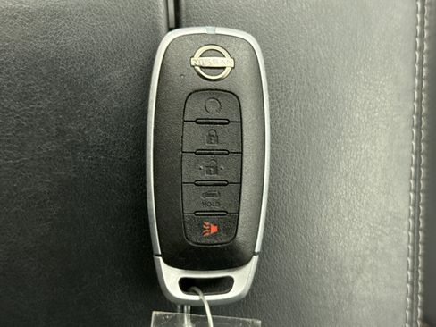 Used 2023 Nissan Rogue Platinum w/ Platinum Premium Package image 10