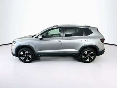 Used 2025 Volkswagen Taos SE AWD/4WD image 4