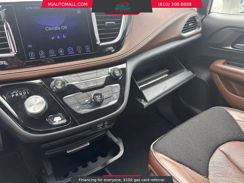 Used 2017 Chrysler Pacifica Limited FWD image 15