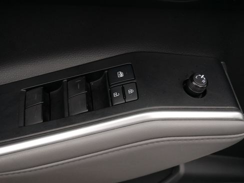 Used 2022 Toyota Highlander LE AWD/4WD image 19