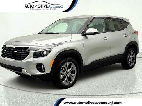 Used 2025 Kia Seltos LX AWD/4WD image 1
