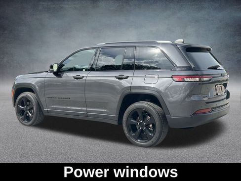 Certified 2024 Jeep Grand Cherokee Altitude image 9