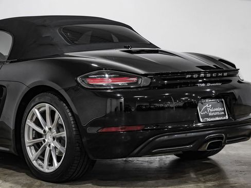 Used 2017 Porsche 718 Boxster RWD image 16