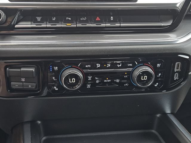 Used 2024 Chevrolet Silverado 2500 High Country w/ Technology Package AWD/4WD image 19