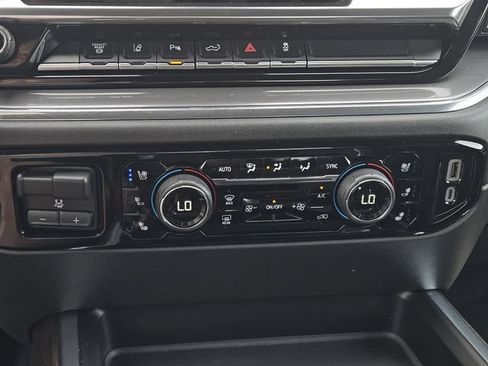 Used 2024 Chevrolet Silverado 2500 High Country w/ Technology Package AWD/4WD image 19