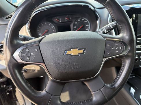 Used 2022 Chevrolet Traverse LT FWD image 11