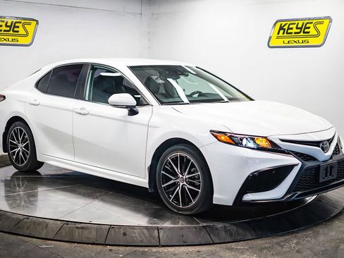 Used 2023 Toyota Camry SE w/ Convenience Package image 5