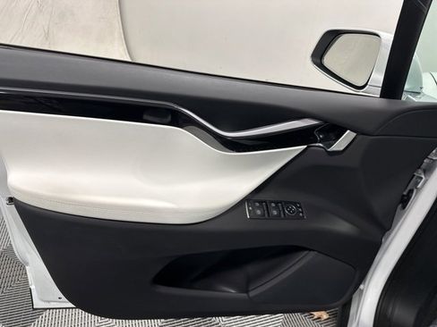 Used 2019 Tesla Model X image 15