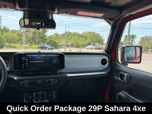 Used 2025 Jeep Wrangler Unlimited Sahara AWD/4WD image 9