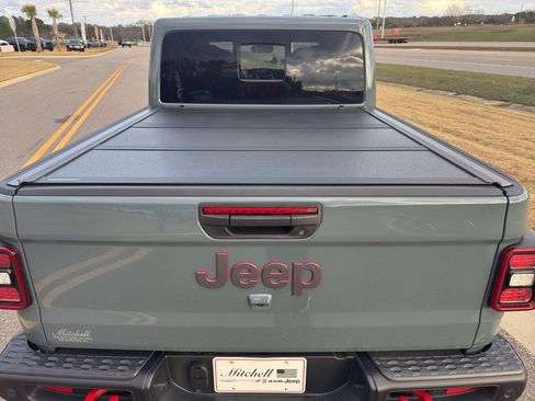 Used 2025 Jeep Gladiator Rubicon image 8
