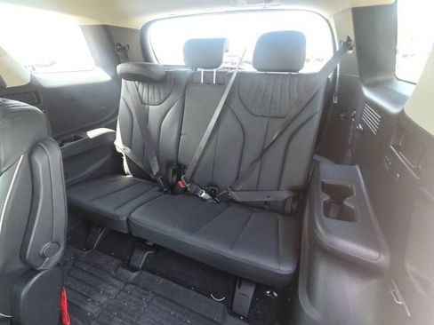 Used 2024 Hyundai Palisade Limited FWD image 18