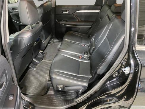 Used 2015 Toyota Highlander XLE image 11