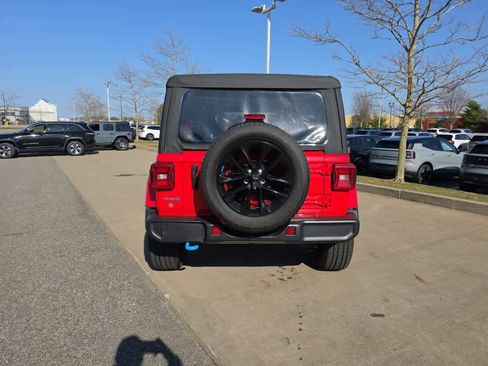 Used 2023 Jeep Wrangler Unlimited Sahara w/ Cold Weather Group AWD/4WD image 5