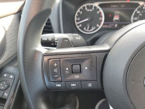 Used 2023 Nissan Rogue S image 11