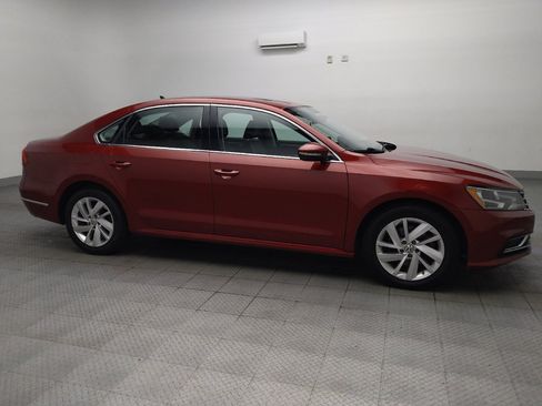 Used 2018 Volkswagen Passat 2.0T SE FWD image 11
