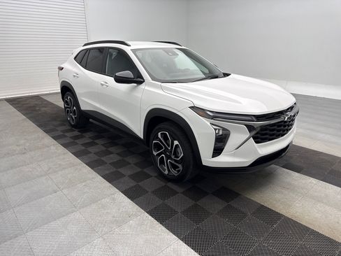 New 2025 Chevrolet Trax RS image 7