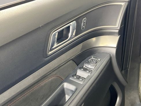 Used 2018 Ford Explorer XLT w/ Equipment Group 202A image 17