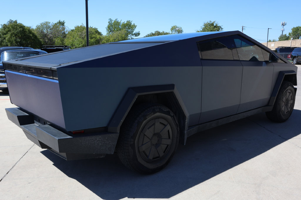 Used 2025 Tesla Cybertruck AWD Crew Cab image 5