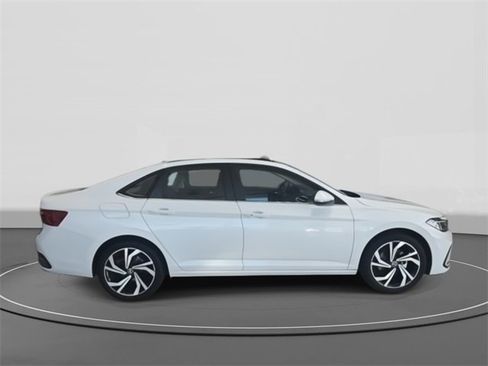 Used 2025 Volkswagen Jetta SEL image 8
