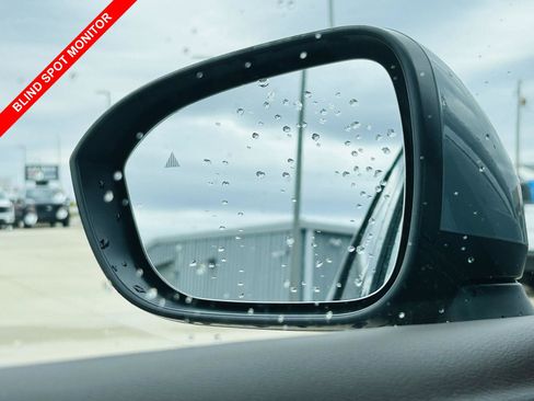 Used 2023 Nissan Rogue SL AWD/4WD image 9