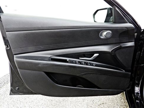 Used 2023 Hyundai Elantra SEL FWD image 7