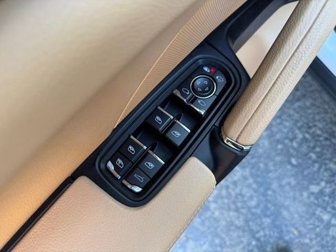 Used 2018 Porsche Cayenne Platinum Edition AWD/4WD image 12