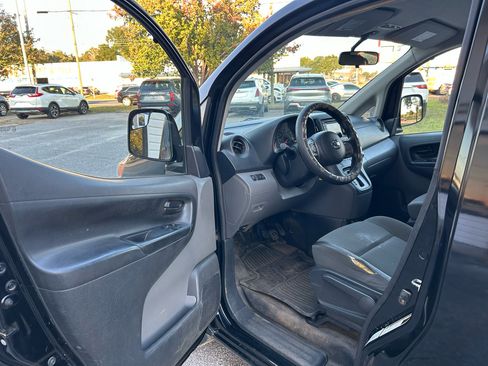 Used 2015 Nissan NV200 SV w/ Technology Package image 16