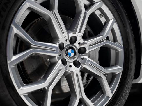 Used 2024 BMW X7 xDrive40i image 21