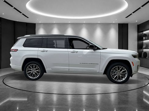 Used 2023 Jeep Grand Cherokee L Summit w/ Advanced Protech Group IV AWD/4WD image 5