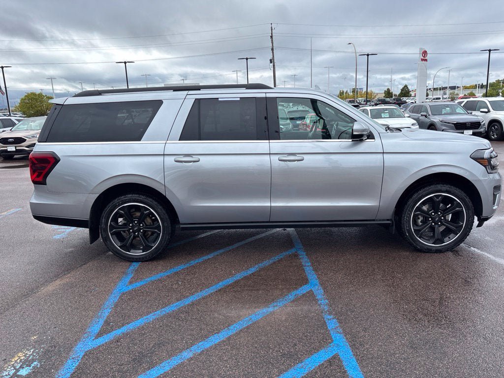 Used 2024 Ford Expedition Max Limited AWD/4WD image 4