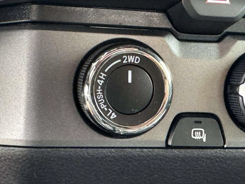 Used 2020 Toyota Tacoma TRD Sport AWD/4WD image 8