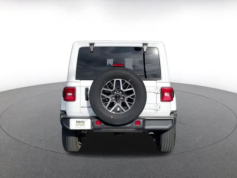 Used 2025 Jeep Wrangler Sahara image 15