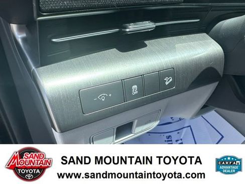 Used 2025 Hyundai Kona SEL FWD image 13