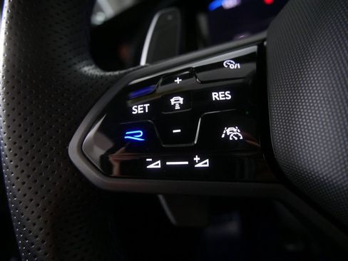 Used 2024 Volkswagen Golf R AWD/4WD image 23