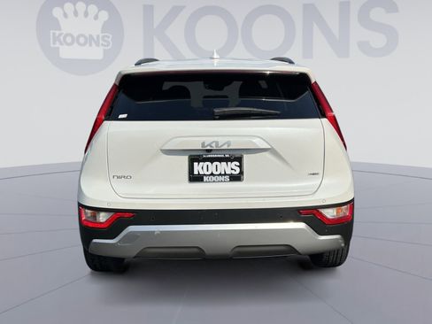 Used 2023 Kia Niro EX FWD image 10